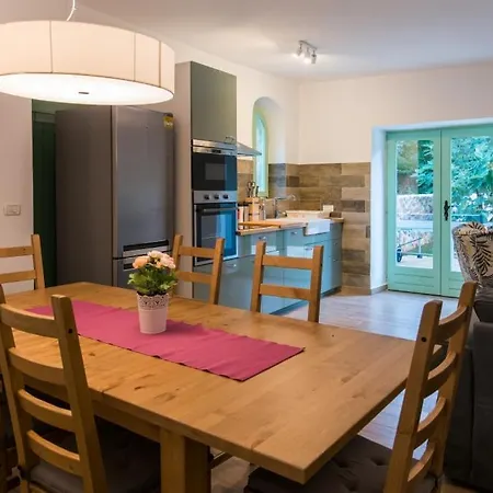 펜션 House In With Air Conditioning, Wifi, Dishwasher 4791-1 비르브닉